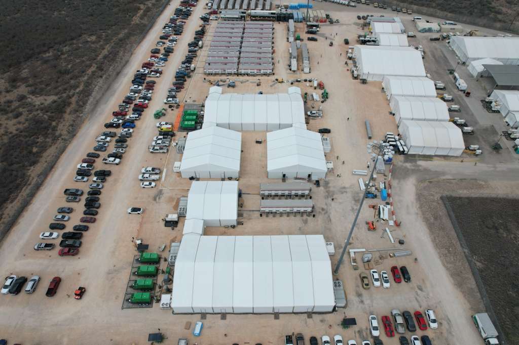 Modular temporary structures deployed at a remote worksite with power generation